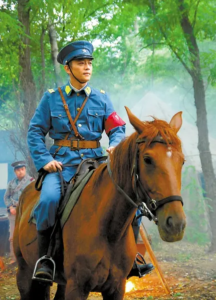 《小站风云》：年代谍战的绝妙博弈！看伪装下的热血与智慧，揭开时代洪流中的隐秘真相！